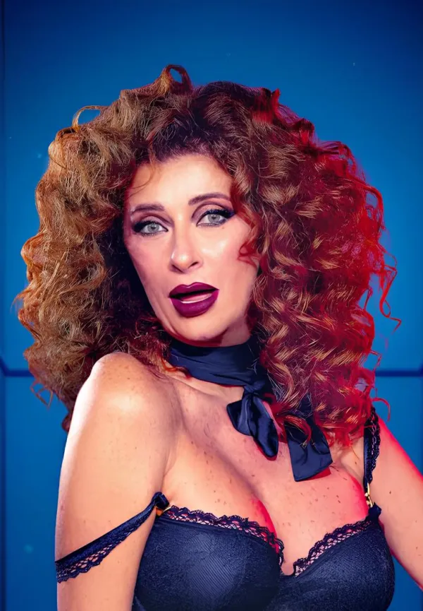 Valentina Persia – Nata con la guêpière
