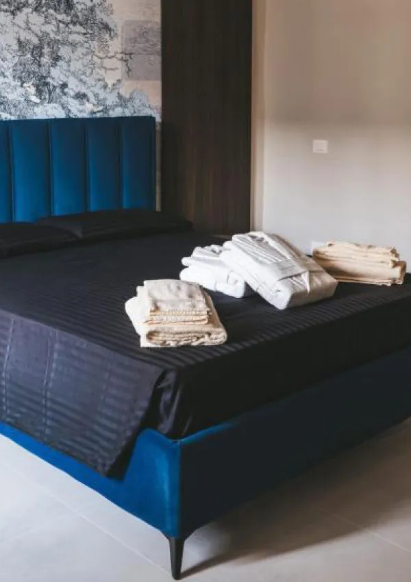 VIA TRE MONUMENTI LUXURY SUITES 