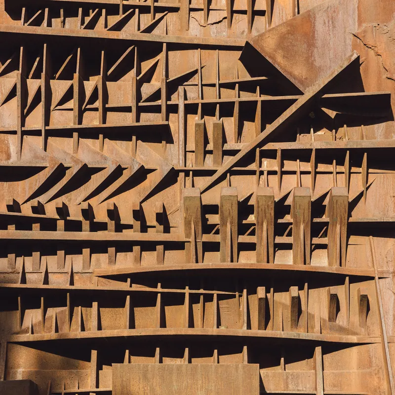 Lancia di Luce di Arnaldo Pomodoro, dettaglio